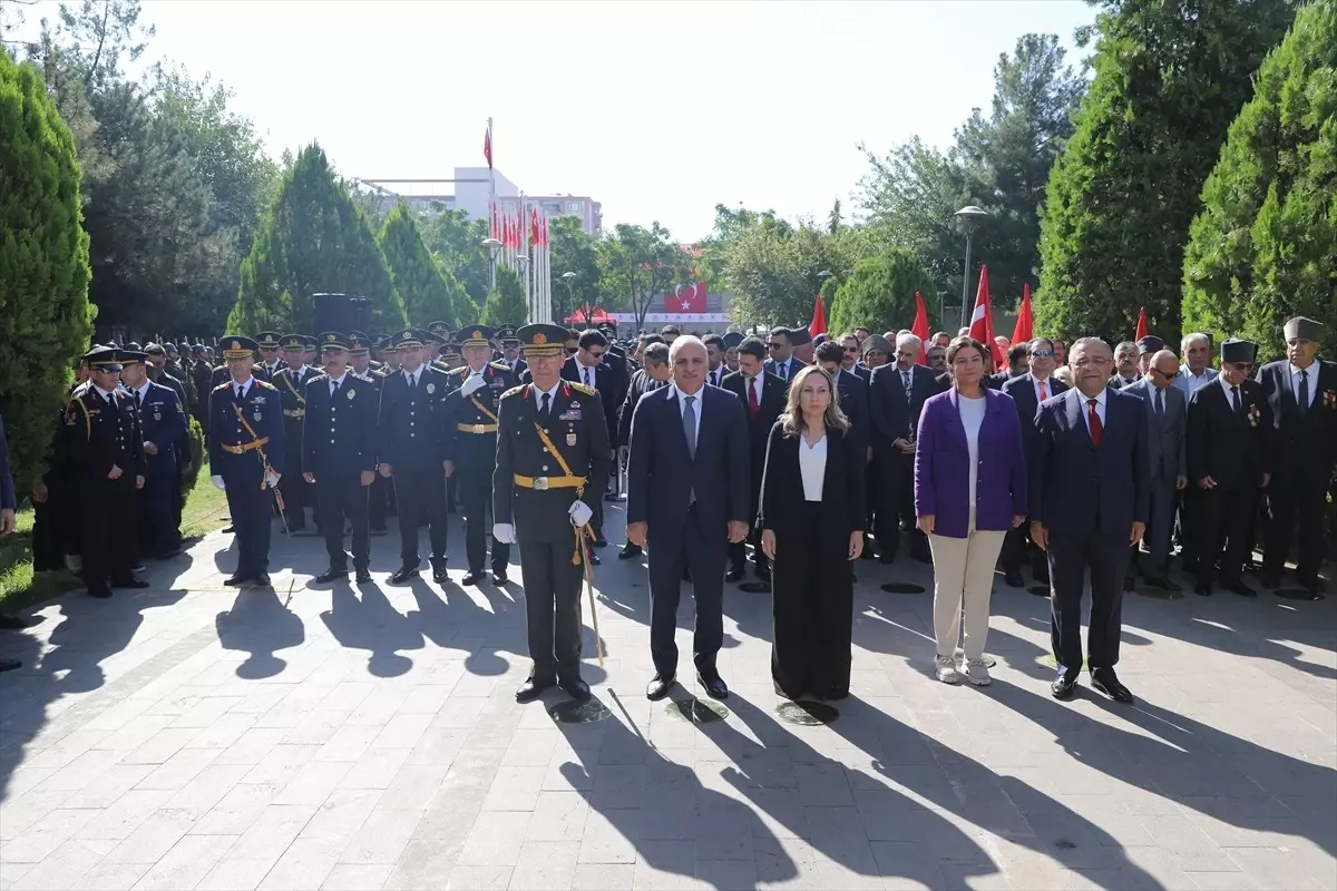 diyarbakir-ve-etraf-vilayetlerde-buyuk-zaferin-103-yili-kutlaniyor-dBb2DWpu.jpg