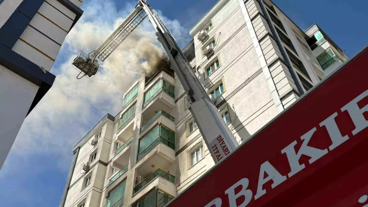 diyarbakirda-8-katli-apartmanda-yangin-cikti-UxTpHwCw.jpg