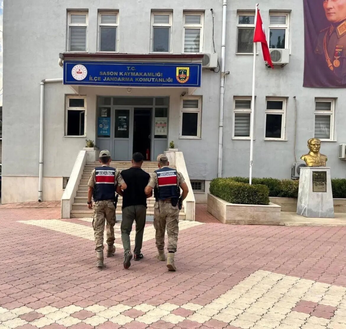 batman-sasonda-jandarma-operasyonunda-6-kilo-esrar-ele-gecirildi-ceMx1NAv.jpg