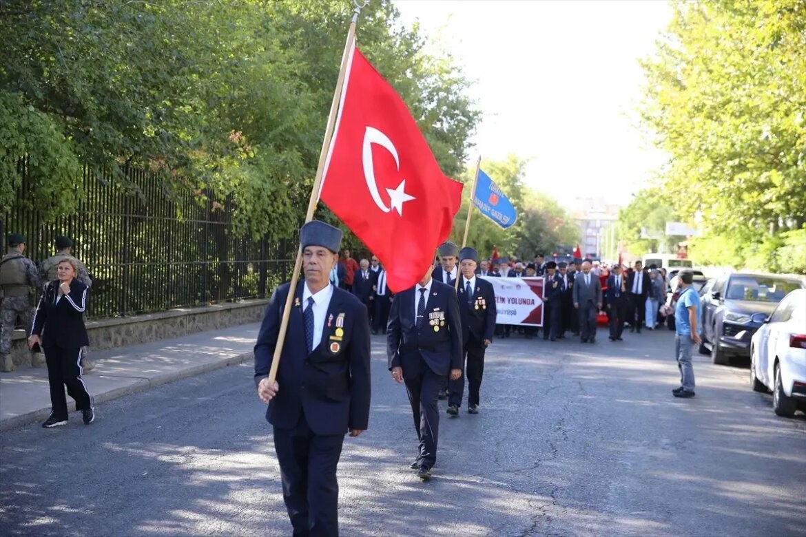 diyarbakir-ve-etraf-vilayetlerde-19-eylul-gaziler-gunu-merasimlerle-kutlandi-OIh2jtGN.jpg
