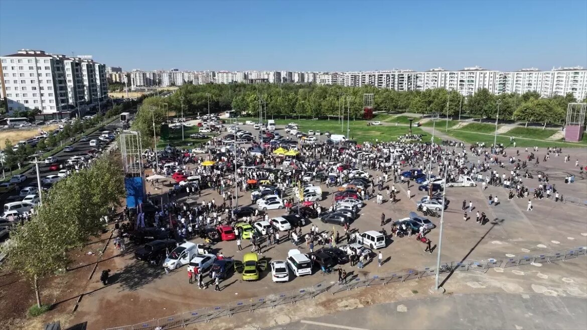 diyarbakirda-modifiye-arac-tutkunlari-bulustu-v2UaxYgH.jpg
